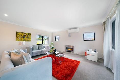 Photo of property in 5 Mcwhirters Farm Lane, Massey, Auckland, 0614