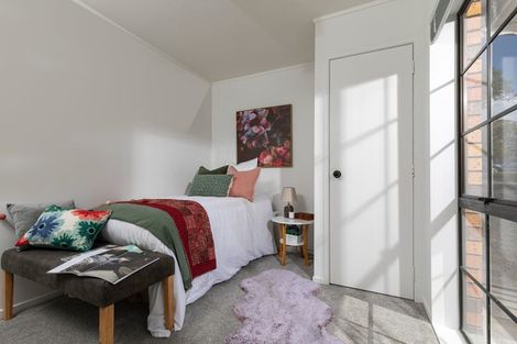 Photo of property in 1/4227 Great North Road, Glendene, Auckland, 0602