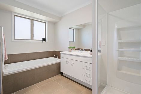 Photo of property in 19 Watkins Road, Cambridge, 3434