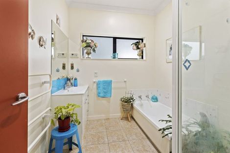 Photo of property in 5u8 Court Road, Tawa, Wellington, 5028