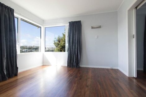 Photo of property in 16 Loasby Crescent, Newlands, Wellington, 6037