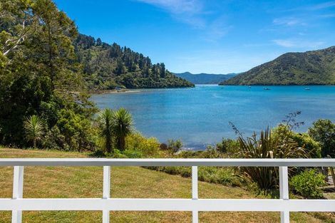 Photo of property in 15 Mccormicks Road, Whatamango Bay, Picton, 7281