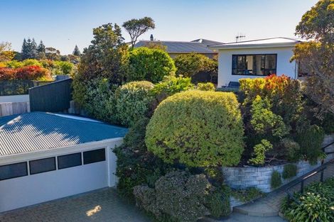 Photo of property in 115 Seaview Road, Paraparaumu Beach, Paraparaumu, 5032