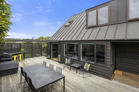 Photo of property in 18 Estuary Crescent, Fairfield, Dunedin, 9018