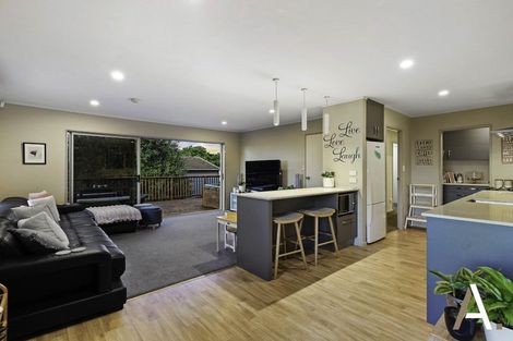 Photo of property in 42 Banyan Drive, Totara Heights, Auckland, 2105