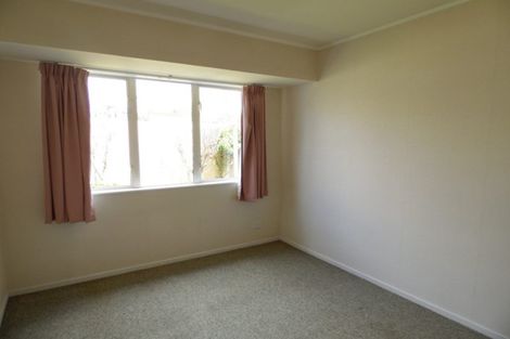 Photo of property in 72 Kingdale Road, Henderson, Auckland, 0610