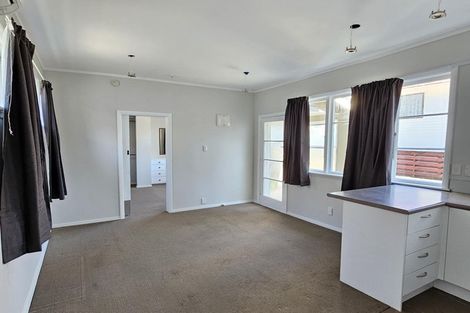 Photo of property in 18 Saint Ronans Avenue, Waterloo, Lower Hutt, 5011