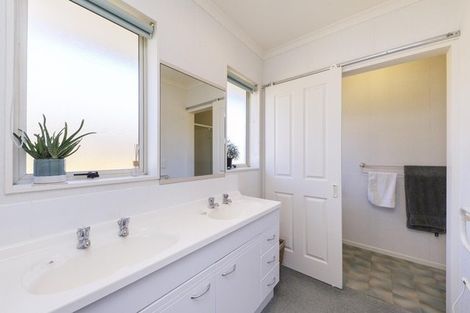 Photo of property in 51 Royal Oak Drive, Kelvin Grove, Palmerston North, 4414