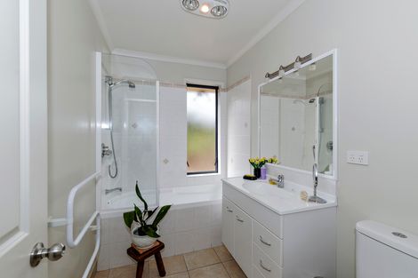 Photo of property in 11 Oratia Drive, Glen Eden, Auckland, 0602