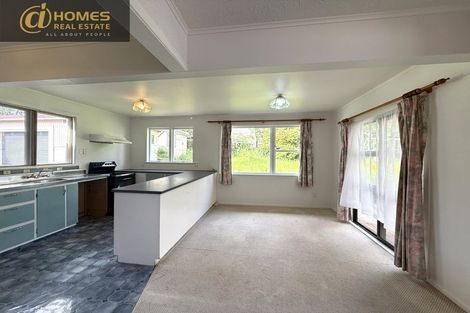 Photo of property in 16 Edgewood Way, Henderson, Auckland, 0612