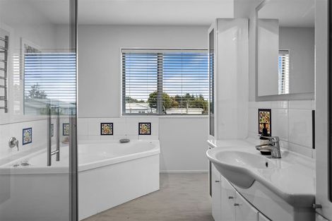 Photo of property in 7 Monks Parade, The Pines Beach, 7630