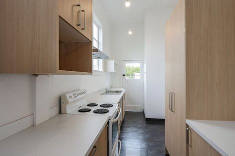 Photo of property in 114 Macandrew Road, South Dunedin, Dunedin, 9012