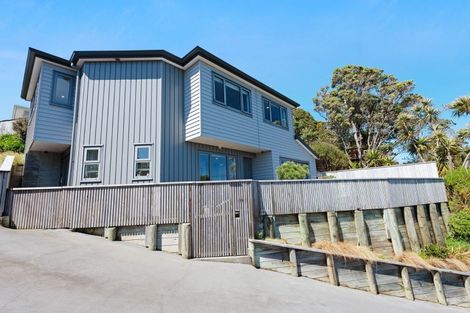 Photo of property in 19 Miles Crescent, Newlands, Wellington, 6037