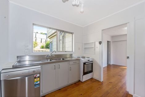 Photo of property in 12 Kauri Road, Stanmore Bay, Whangaparaoa, 0932