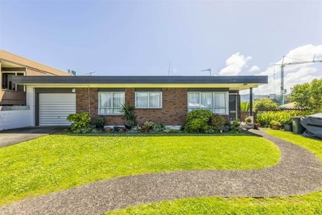 Photo of property in 5 Marlene Avenue, Te Atatu South, Auckland, 0610