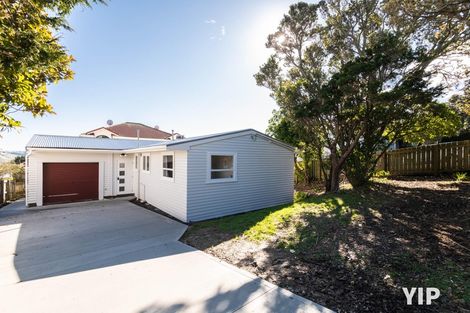 Photo of property in 43 Horokiwi Road West, Newlands, Wellington, 6037