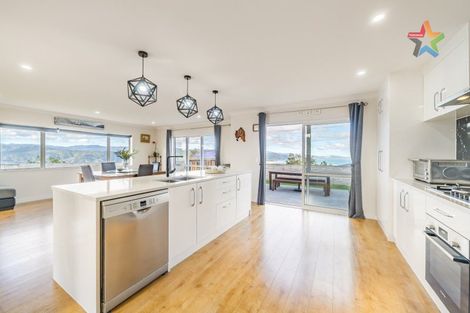 Photo of property in 2 Poto Road, Normandale, Lower Hutt, 5010