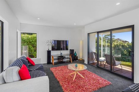 Photo of property in 2/11 Belleview Terrace, Mount Pleasant, Christchurch, 8081