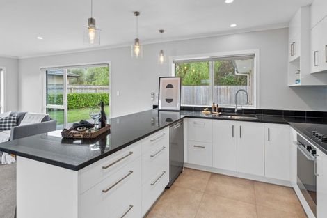 Photo of property in 60 Feist Street, Carterton, 5713