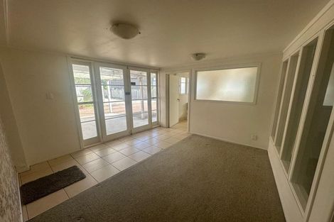 Photo of property in 8 Celsmere Lane, Te Atatu Peninsula, Auckland, 0610