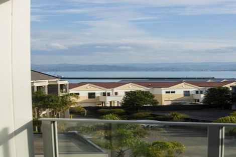 Photo of property in Marina View Apartments, 307/4 Reads Quay, Gisborne, 4010