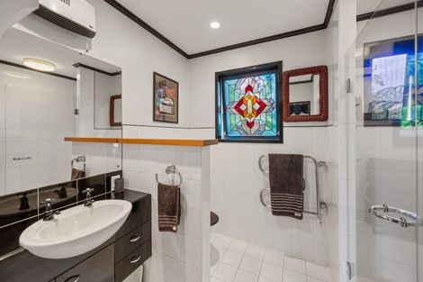 Photo of property in 15a Enfield Road, Hospital Hill, Napier, 4110