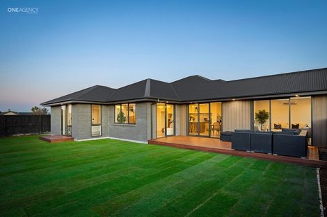 Photo of property in 6 Oakville Close, Rangiora, 7400