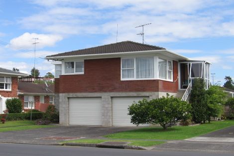 Photo of property in 1/768 Beach Road, Browns Bay, Auckland, 0630