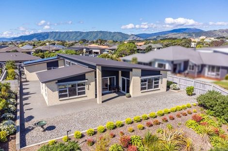 Photo of property in 15 Taranui Way, Paraparaumu Beach, Paraparaumu, 5032