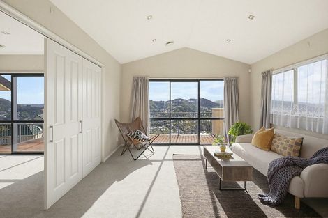 Photo of property in 17 Landsdowne Terrace, Karori, Wellington, 6012