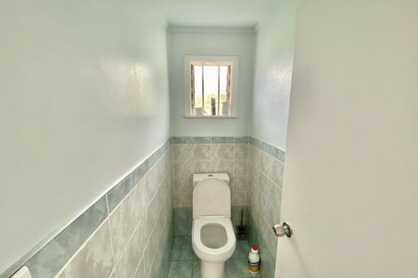 Photo of property in 19 Sunhaven Avenue, Glenfield, Auckland, 0629