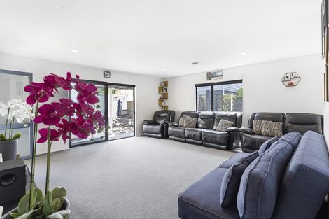 Photo of property in 61a Graham Avenue, Te Atatu Peninsula, Auckland, 0610