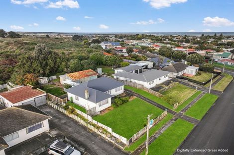 Photo of property in 90 Manuka Street, Castlecliff, Whanganui, 4501