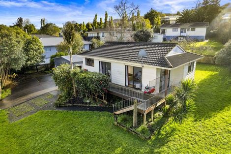 Photo of property in 16 St Catherine Crescent, West Harbour, Auckland, 0618