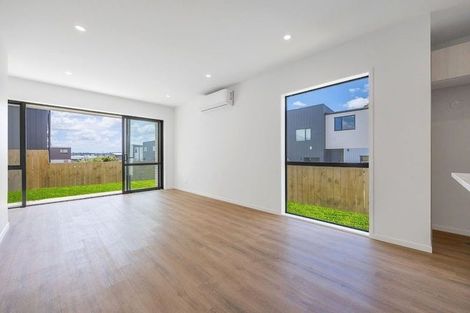 Photo of property in 21 Clay Works Lane, New Lynn, 0600
