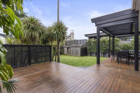 Photo of property in 14 Saltburn Road, Milford, Auckland, 0620
