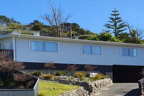 Photo of property in 137a Newlands Road, Newlands, Wellington, 6037