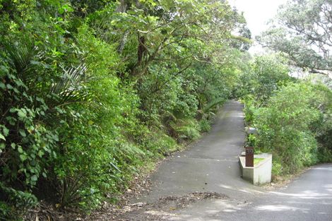 Photo of property in 35-39 Garden Road, Piha, 0772