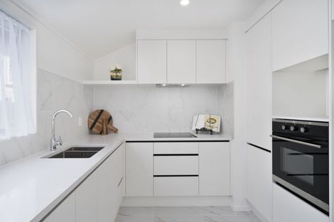 Photo of property in 2/5 Newington Road, Henderson, Auckland, 0612