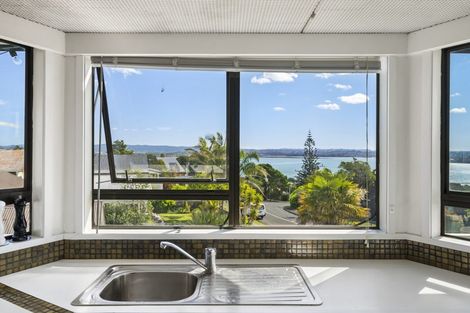 Photo of property in 64 Island Bay Road, Beach Haven, Auckland, 0626