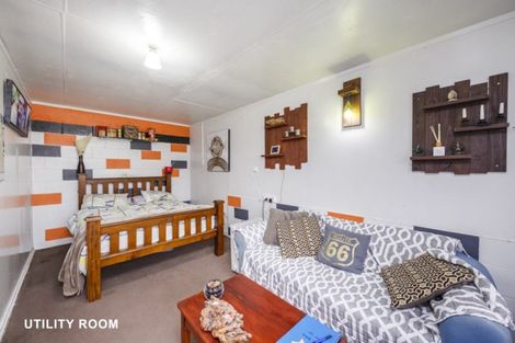 Photo of property in 33 Peters Avenue, Cloverlea, Palmerston North, 4412