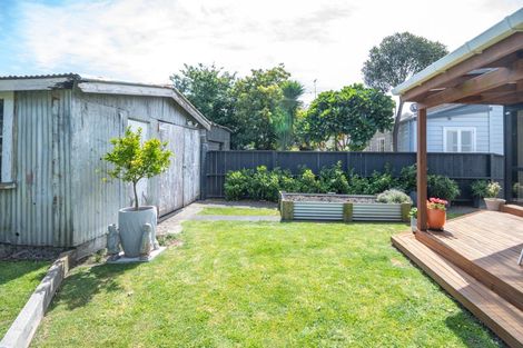 Photo of property in 12 Root Street, Gisborne, 4010