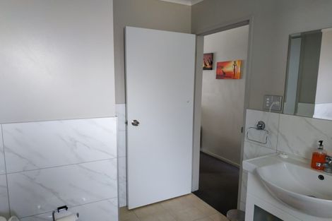 Photo of property in 2/27 Rice Crescent, Papakura, 2110