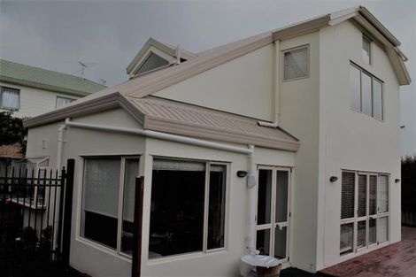 Photo of property in 2/86 Birkenhead Avenue, Birkenhead, Auckland, 0626