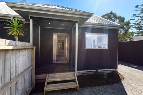 Photo of property in 3/28 Holiday Road, Stanmore Bay, Whangaparaoa, 0932