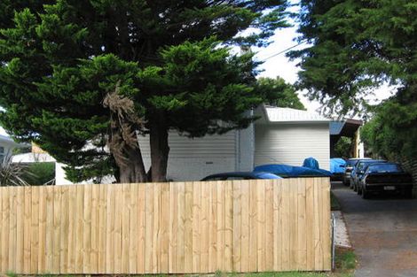 Photo of property in 27a Glen Marine Parade, Glendene, Auckland, 0602