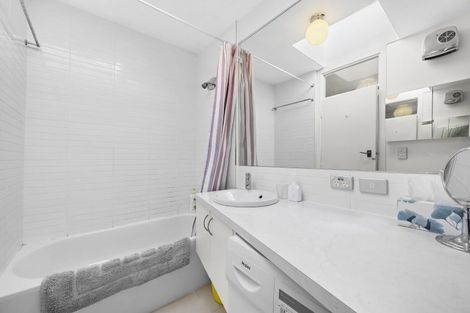 Photo of property in 19/4f Claremont Grove, Mount Victoria, Wellington, 6011