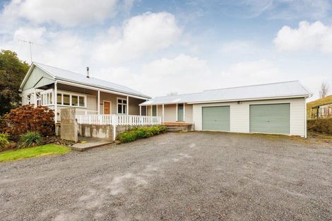 Photo of property in 56 Ongo Road, Hunterville, 4730