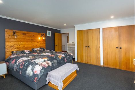 Photo of property in 55 Moeraki Road, Maoribank, Upper Hutt, 5018