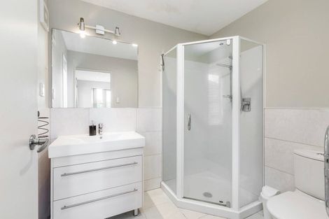 Photo of property in 24 Kittiwake Drive, Schnapper Rock, Auckland, 0632